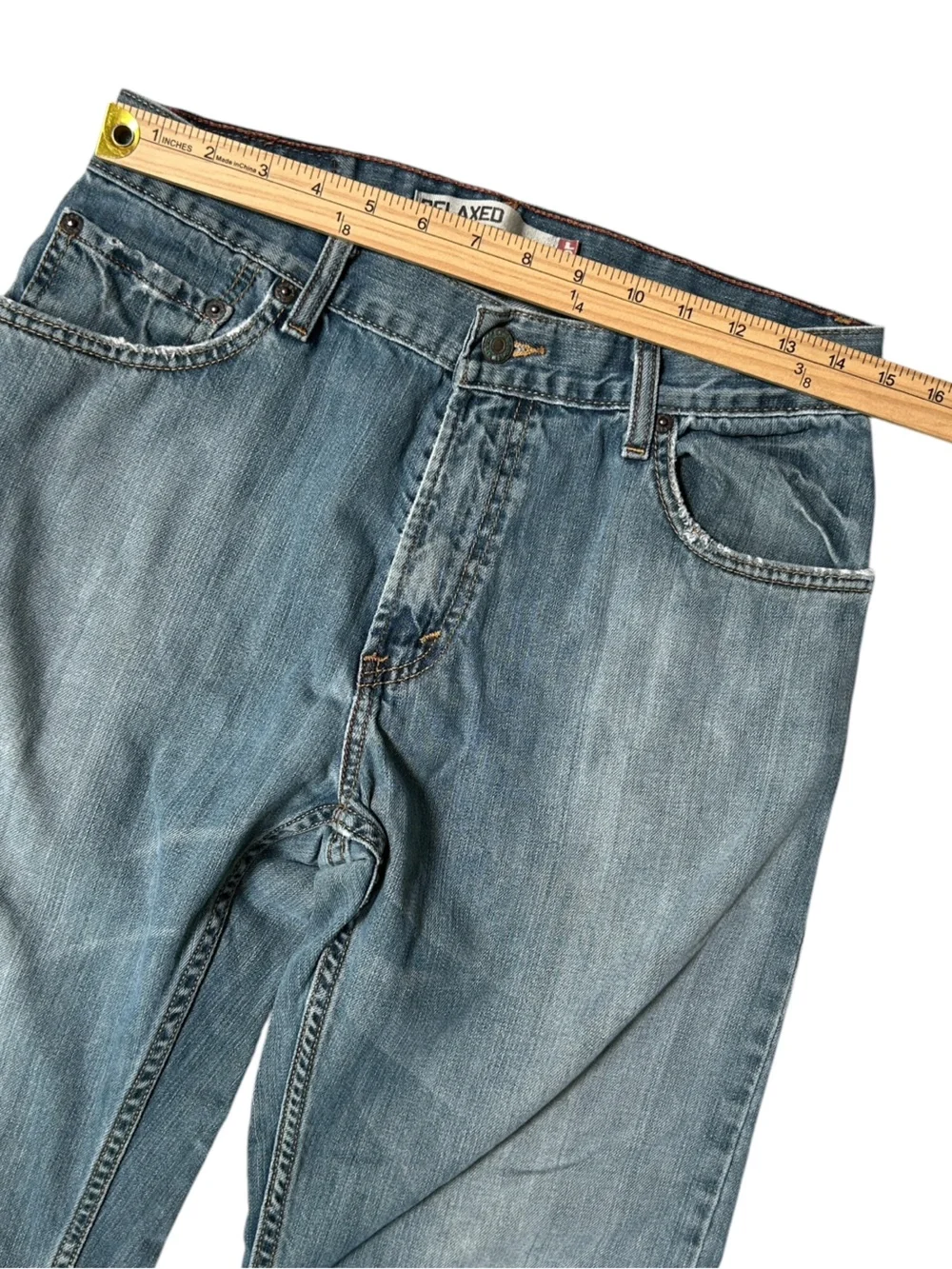 Y2K Levi's 559 Men's Baggy Light Wash Relaxed Jeans 30x32